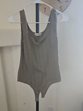 Ribbed Scoop Neck Bodysuit in Olive Green Size L